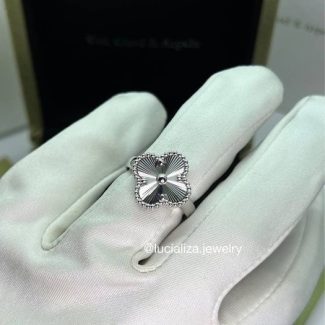 Каблучка в стилі VanCleef Vintage Alhambra