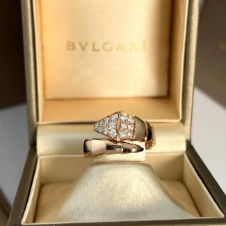 Каблучка в стилі BVLGARI